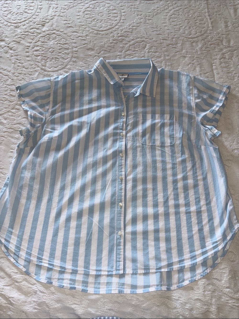 St. John's Bay Women’s Blue & White Vertical Stripe Button-Down Shirt 2X EUC